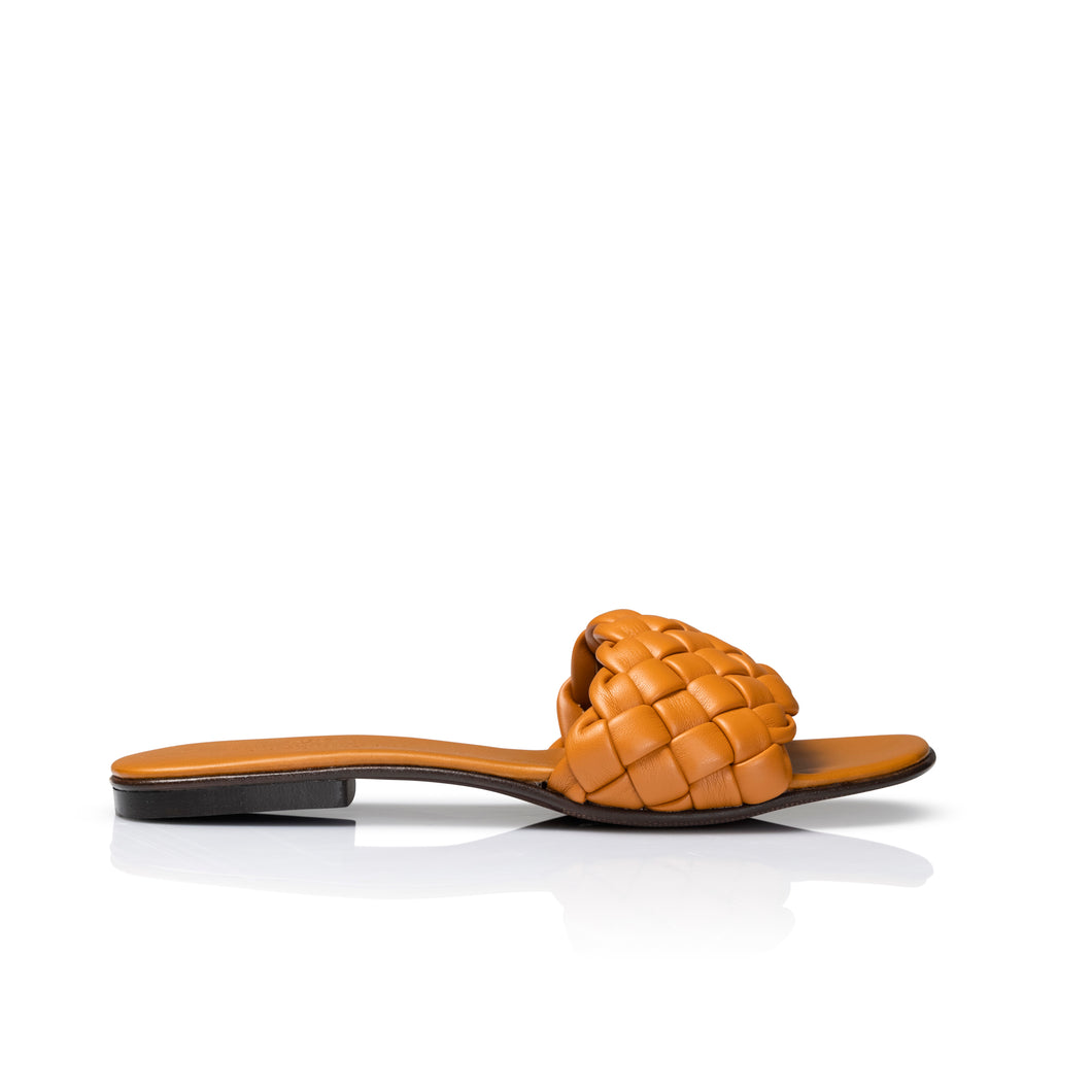 Experience the ultimate in Italian style with Antichi Romani's full leather slide sandal. This quilted slip-on is the perfect combination of chic and laid-back, reminiscent of a summer day in the city. Crafted with exquisite plaited leather, these slides are the epitome of luxurious comfort